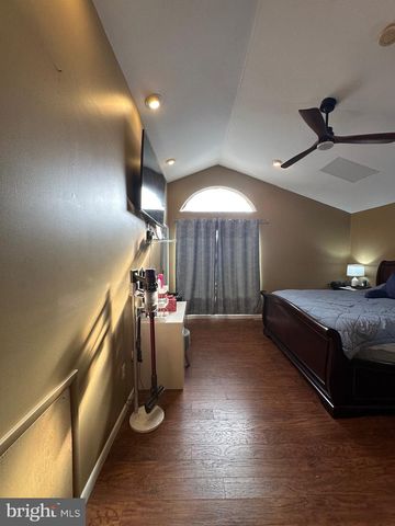 304 THACKERAY, Williamstown, NJ 08094