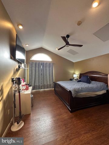 304 THACKERAY, Williamstown, NJ 08094