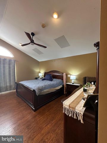 304 THACKERAY, Williamstown, NJ 08094