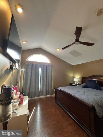 304 THACKERAY, Williamstown, NJ 08094