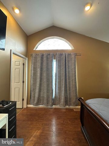 304 THACKERAY, Williamstown, NJ 08094