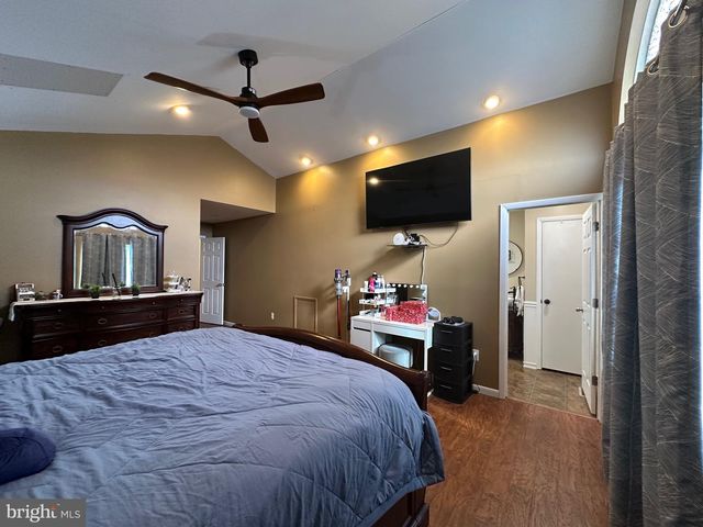 304 THACKERAY, Williamstown, NJ 08094