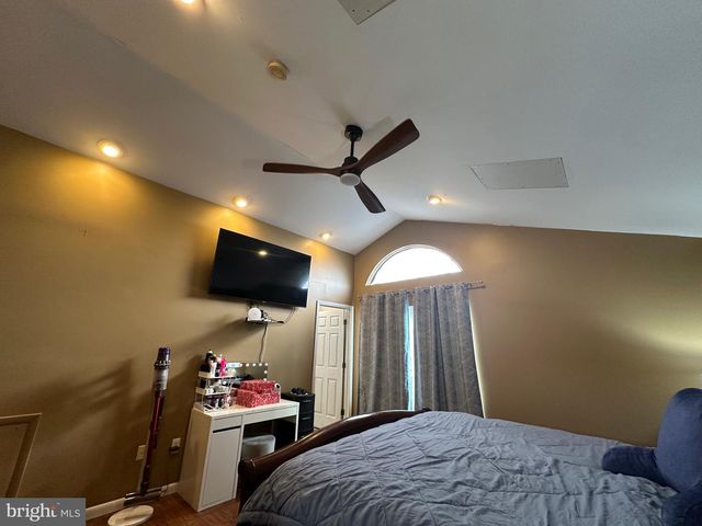 304 THACKERAY, Williamstown, NJ 08094