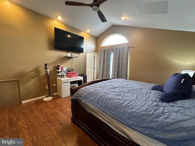 304 THACKERAY, Williamstown, NJ 08094