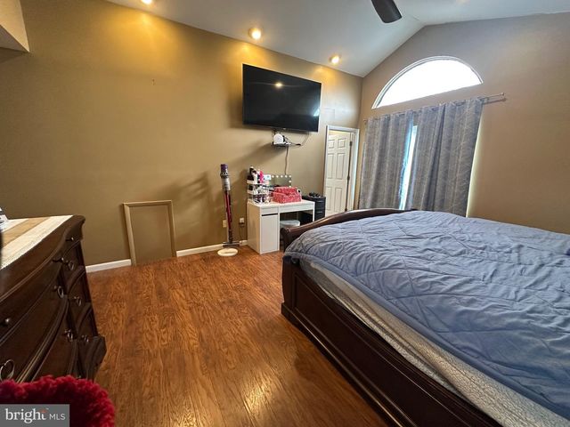 304 THACKERAY, Williamstown, NJ 08094