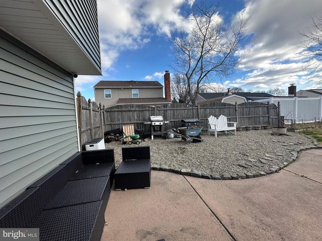 304 THACKERAY, Williamstown, NJ 08094