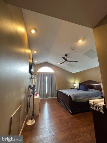 304 THACKERAY, Williamstown, NJ 08094