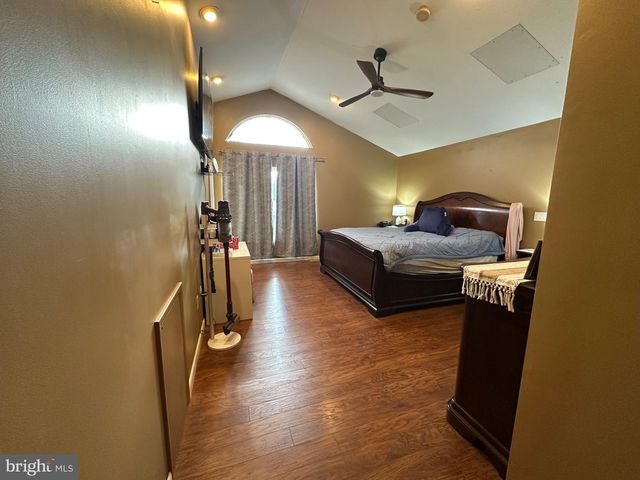 304 THACKERAY, Williamstown, NJ 08094