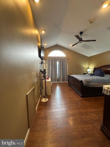 304 THACKERAY, Williamstown, NJ 08094