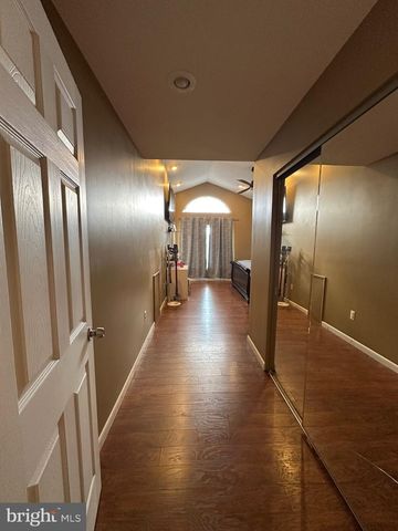 304 THACKERAY, Williamstown, NJ 08094