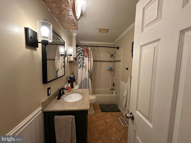 304 THACKERAY, Williamstown, NJ 08094