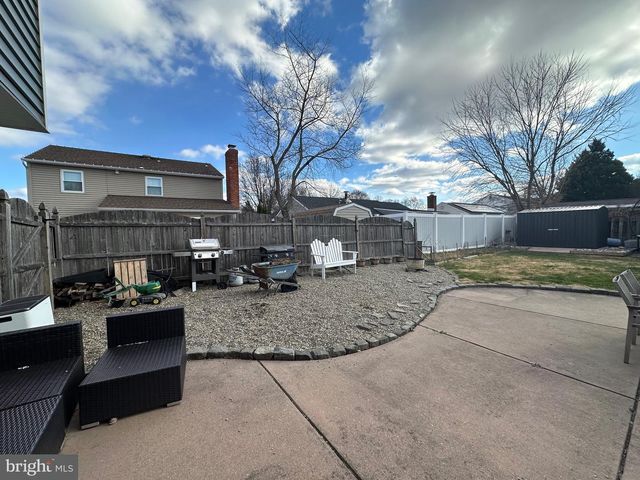 304 THACKERAY, Williamstown, NJ 08094