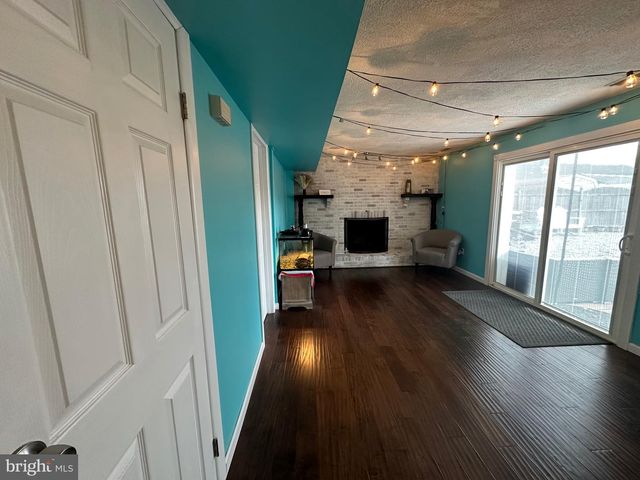 304 THACKERAY, Williamstown, NJ 08094