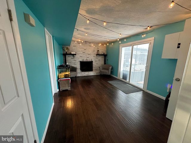 304 THACKERAY, Williamstown, NJ 08094