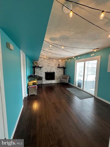 304 THACKERAY, Williamstown, NJ 08094