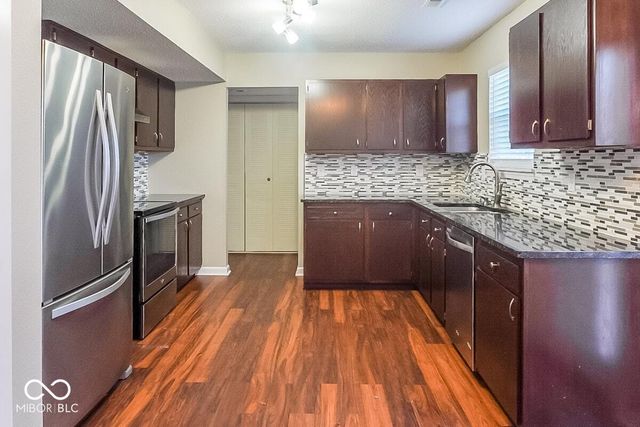 834 Sandhill Crane Run, Greenwood, IN 46143