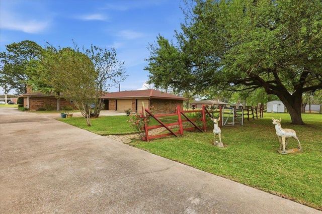 1016 S 27th Street, Nederland, TX 77627
