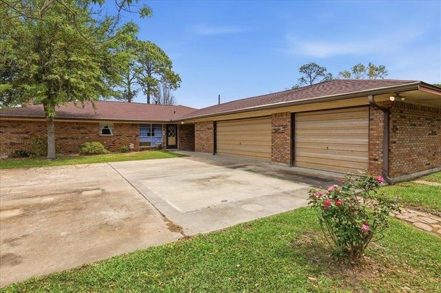 1016 S 27th Street, Nederland, TX 77627