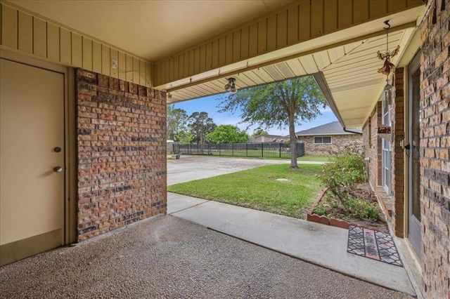 1016 S 27th Street, Nederland, TX 77627