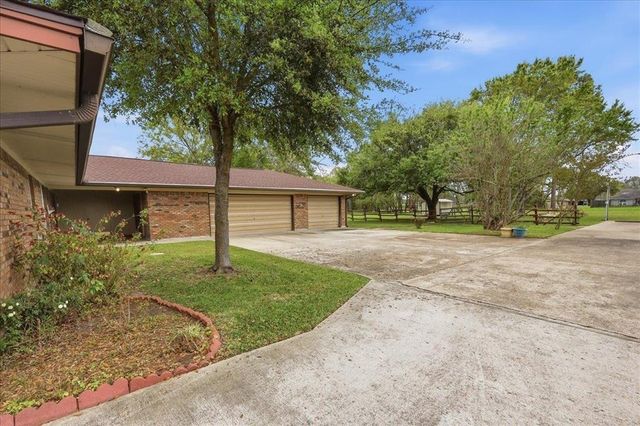 1016 S 27th Street, Nederland, TX 77627