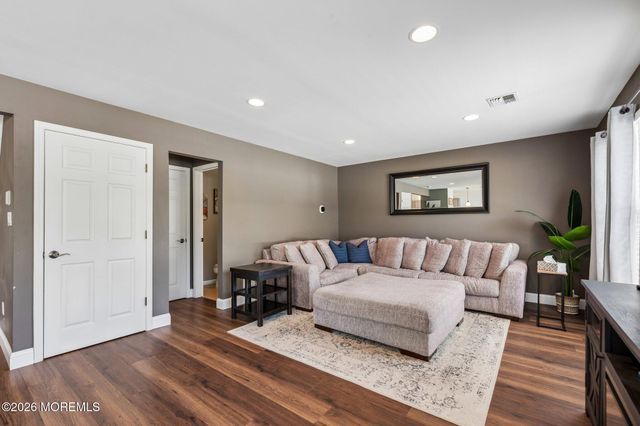 56 Marlin Court, Bayville, NJ 08721