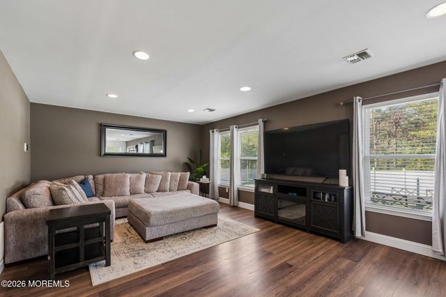 56 Marlin Court, Bayville, NJ 08721