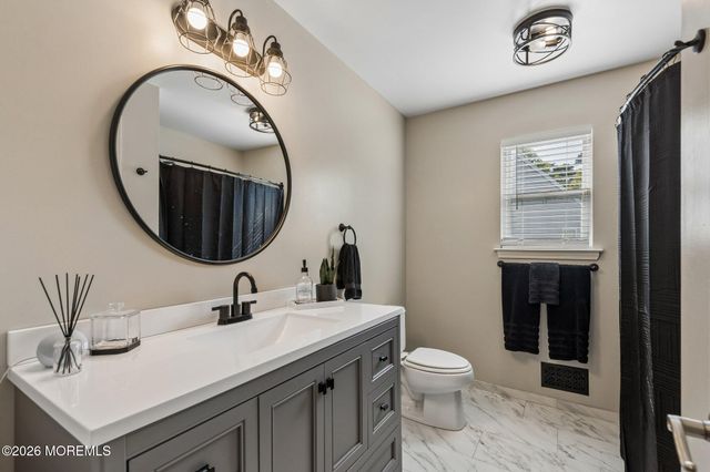 56 Marlin Court, Bayville, NJ 08721