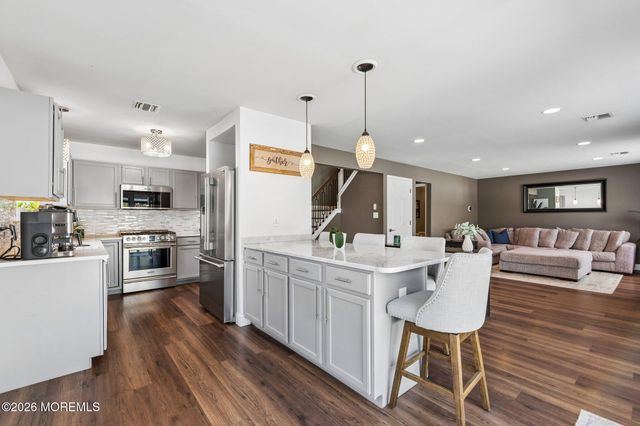 56 Marlin Court, Bayville, NJ 08721