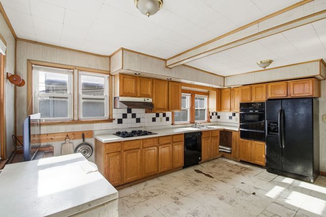 1427 S 21st Avenue, Maywood, IL 60153