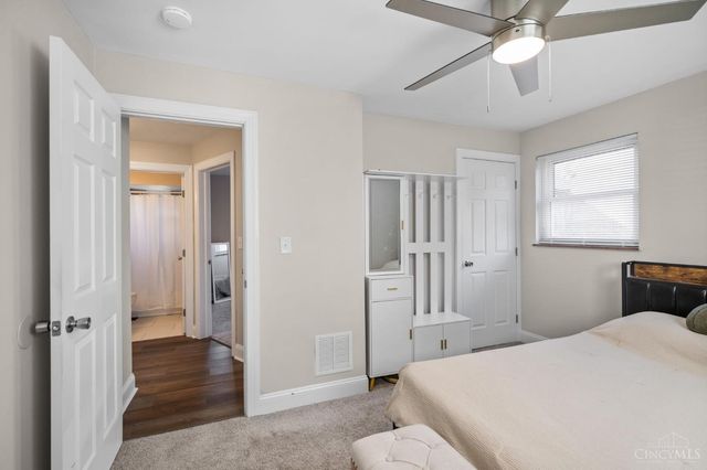 6097 W Fordham Place, Silverton, OH 45213