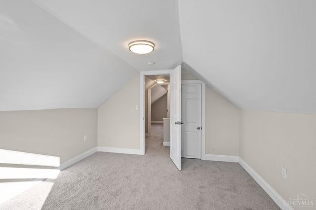 6097 W Fordham Place, Silverton, OH 45213