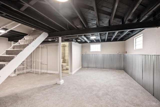 6097 W Fordham Place, Silverton, OH 45213