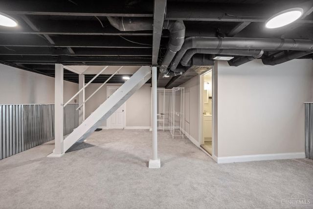 6097 W Fordham Place, Silverton, OH 45213