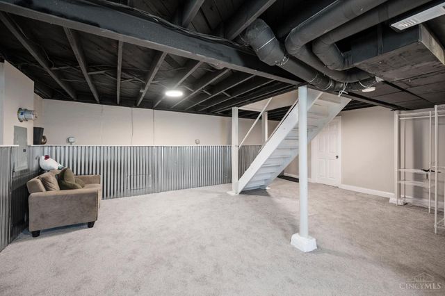 6097 W Fordham Place, Silverton, OH 45213