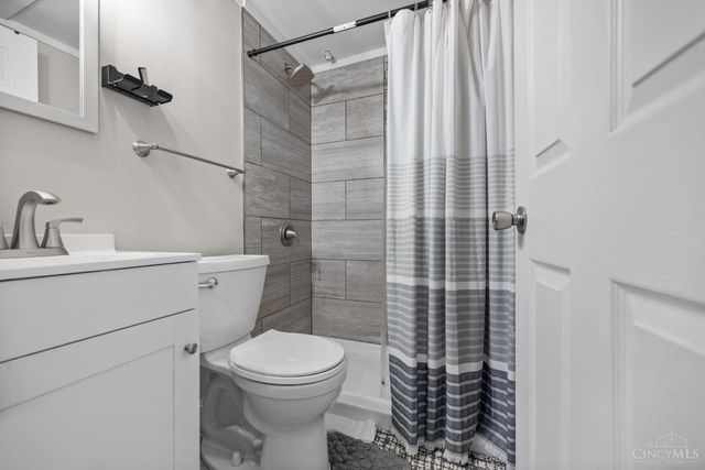 6097 W Fordham Place, Silverton, OH 45213