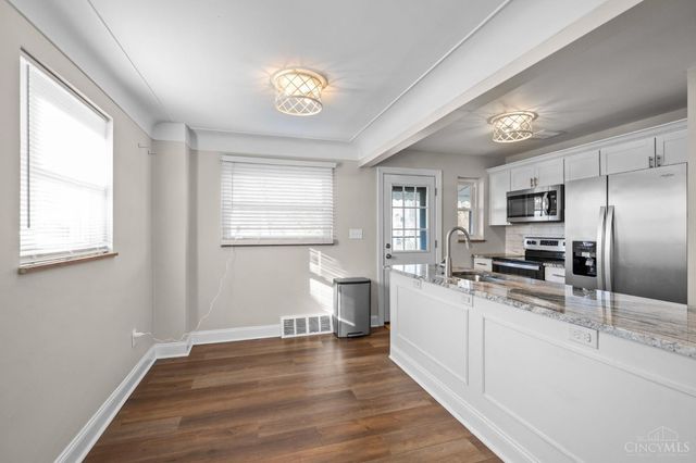 6097 W Fordham Place, Silverton, OH 45213