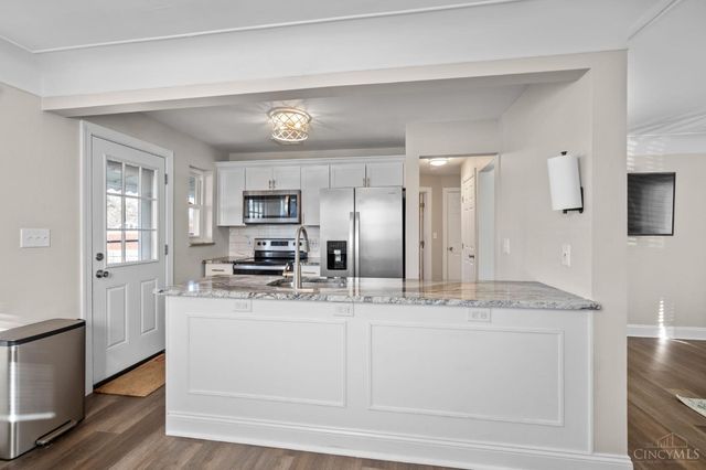 6097 W Fordham Place, Silverton, OH 45213