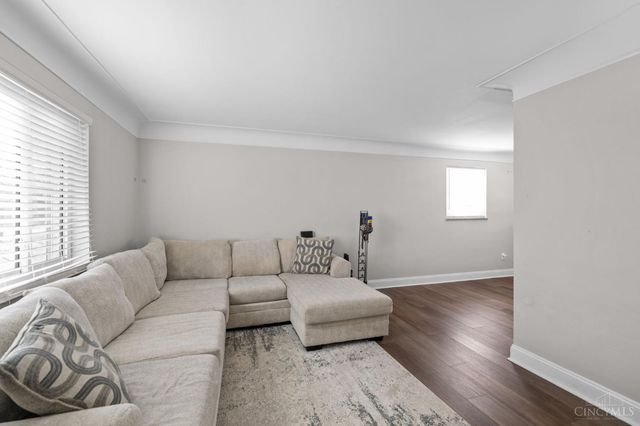 6097 W Fordham Place, Silverton, OH 45213