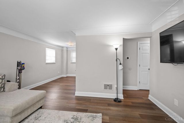 6097 W Fordham Place, Silverton, OH 45213