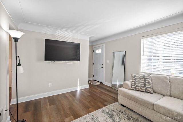 6097 W Fordham Place, Silverton, OH 45213