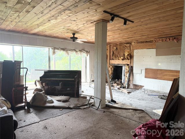 4897 Hwy 226 Highway N, Little Switzerland, NC 28749