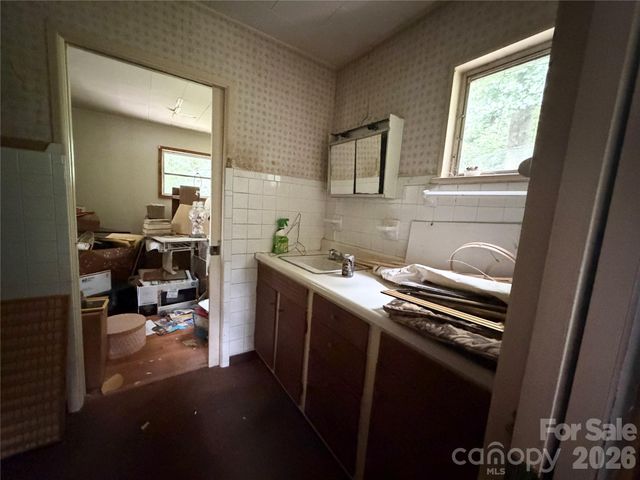 4897 Hwy 226 Highway N, Little Switzerland, NC 28749