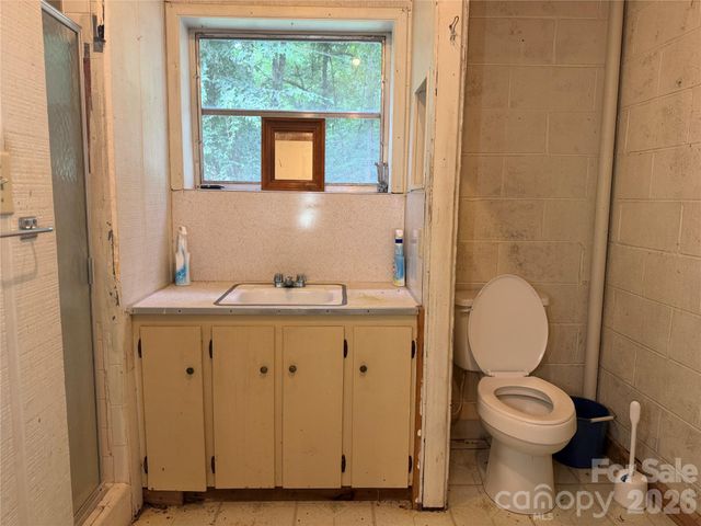 4897 Hwy 226 Highway N, Little Switzerland, NC 28749