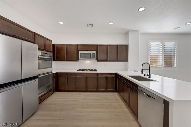 7035 Thistle Ridge Street, Las Vegas, NV 89166