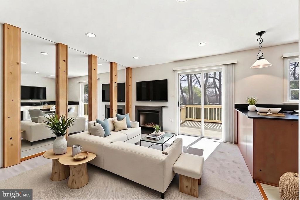 Image 10 of property listing at 14704 PINTO LN, Rockville, MD 20850