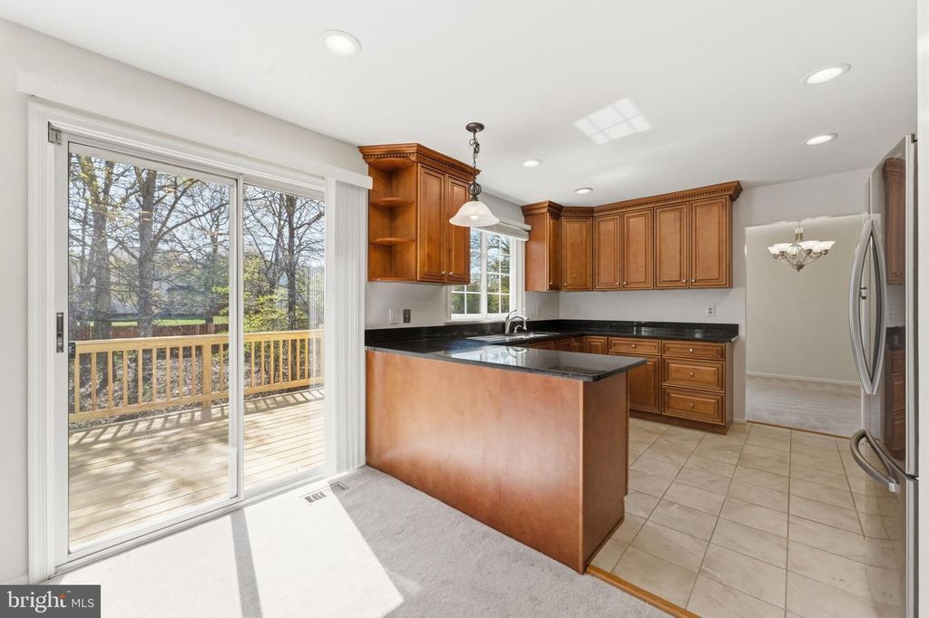 Image 11 of property listing at 14704 PINTO LN, Rockville, MD 20850