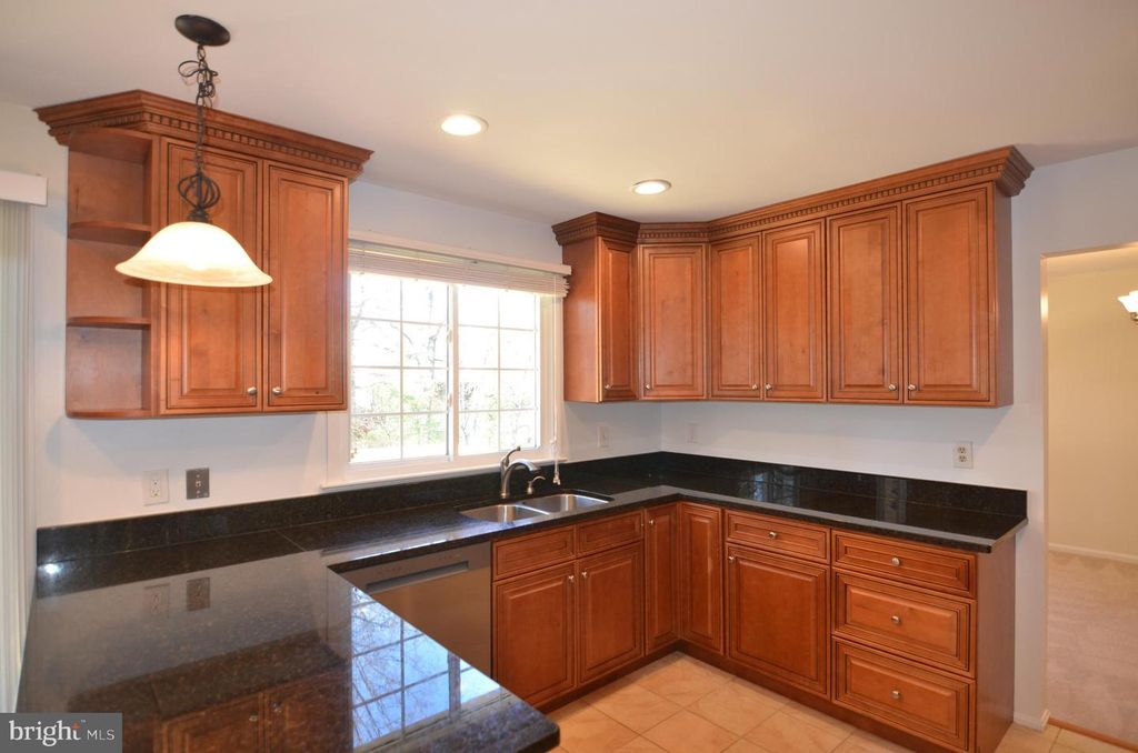 Image 12 of property listing at 14704 PINTO LN, Rockville, MD 20850