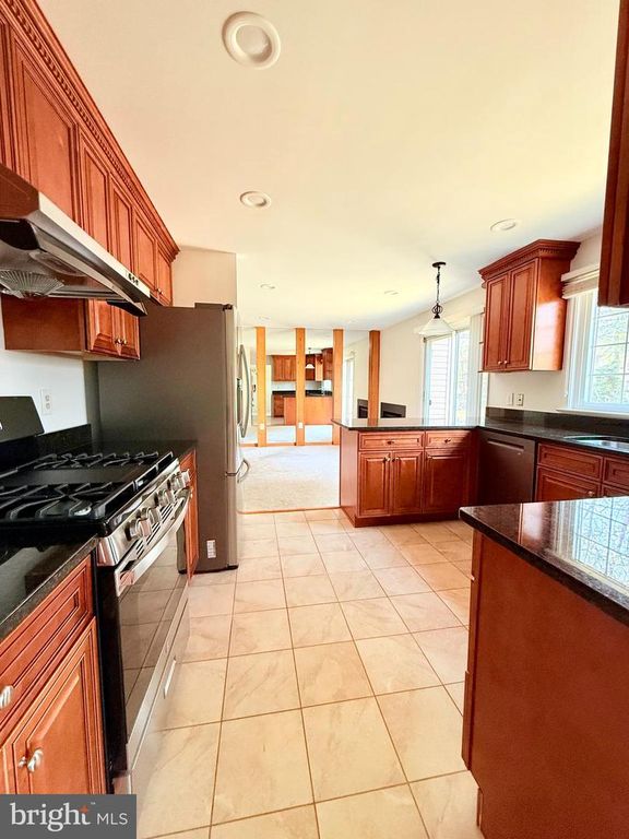 Image 13 of property listing at 14704 PINTO LN, Rockville, MD 20850