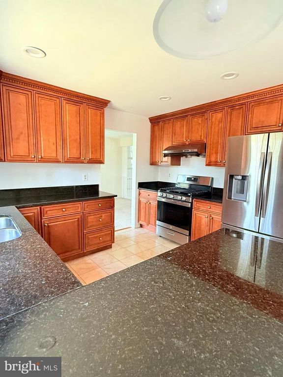 Image 14 of property listing at 14704 PINTO LN, Rockville, MD 20850