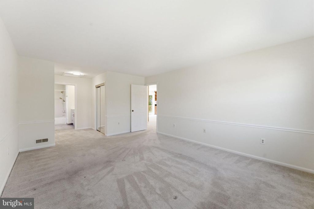 Image 17 of property listing at 14704 PINTO LN, Rockville, MD 20850